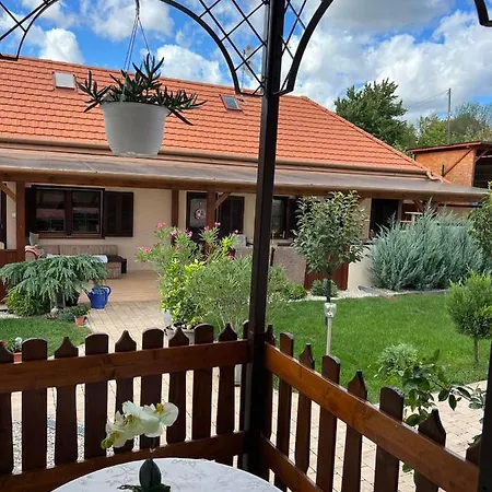 بيت للعطل Becehegyi Vendeghaz Balatongyörök