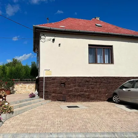 Becehegyi Vendeghaz بيت للعطل Balatongyörök