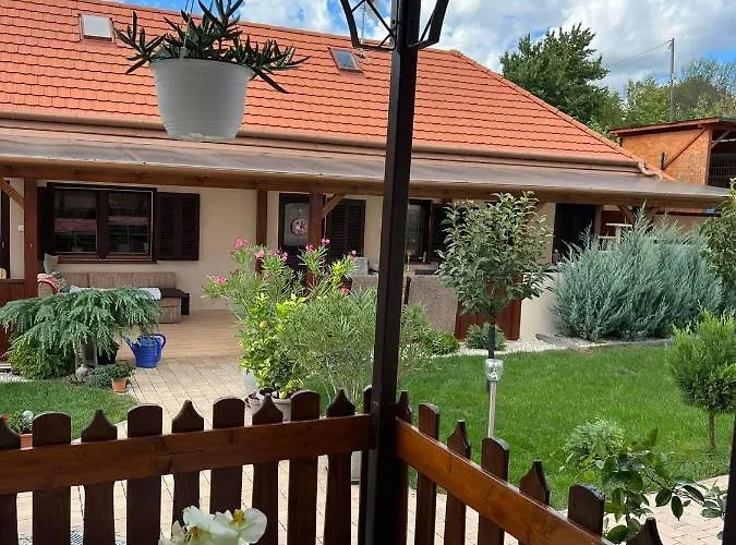 Semesterbostad Becehegyi Vendeghaz Balatongyörök